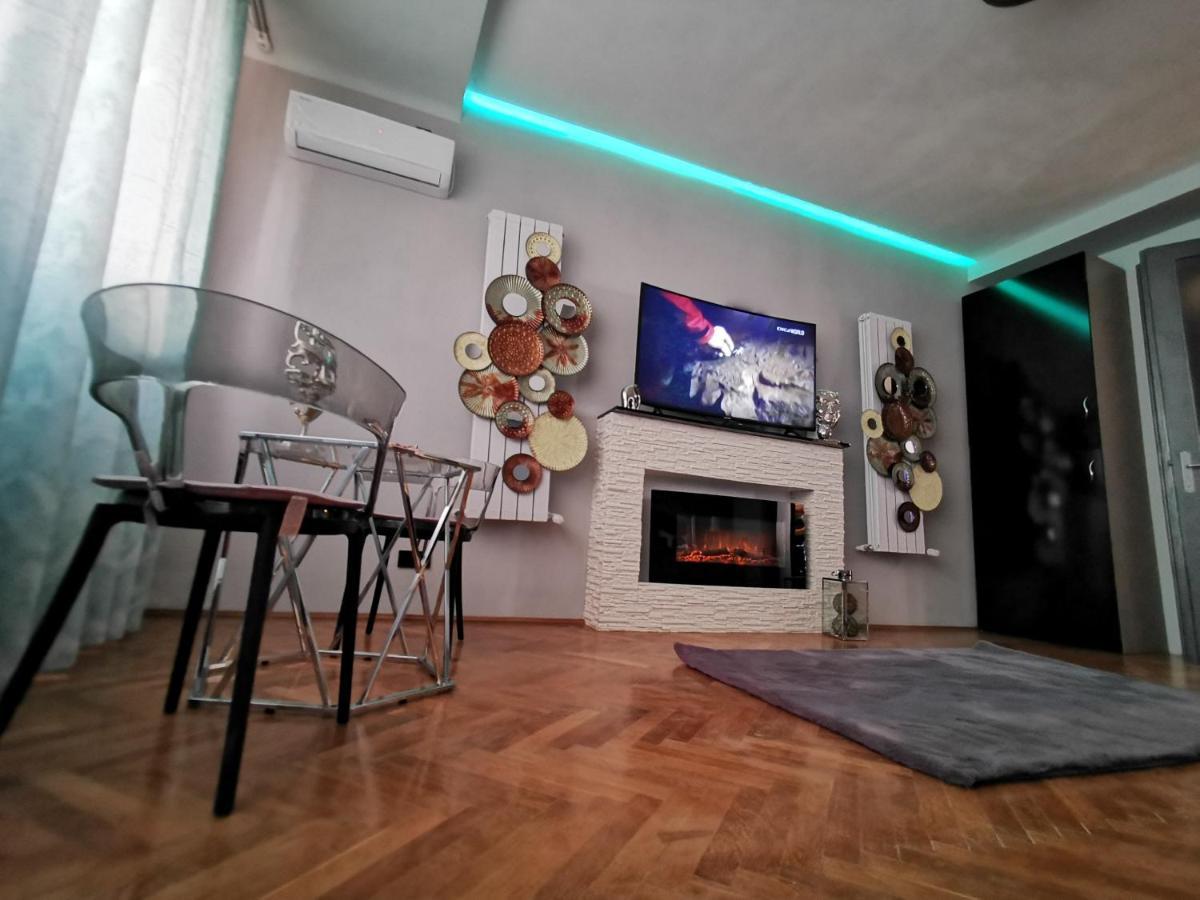 Crystal Central Apartment Braşov Extérieur photo