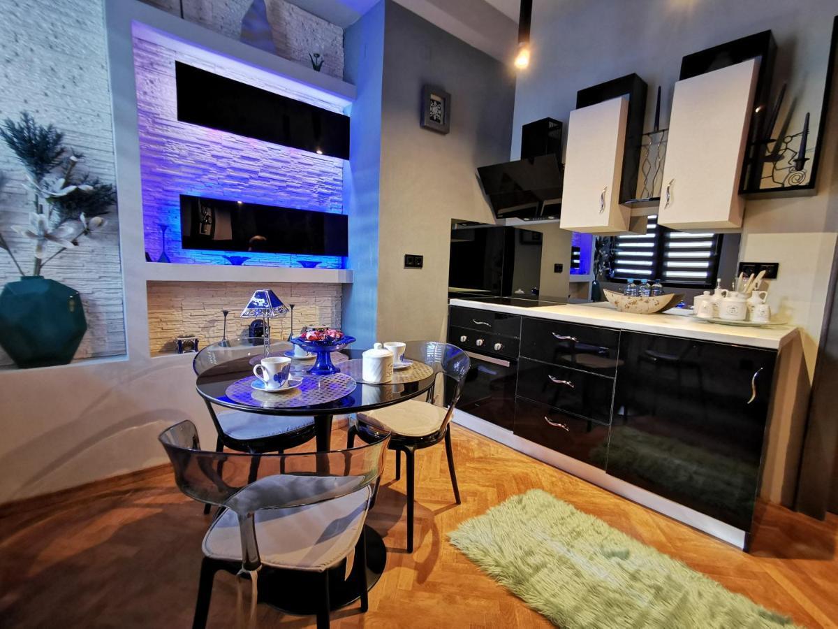 Crystal Central Apartment Braşov Extérieur photo