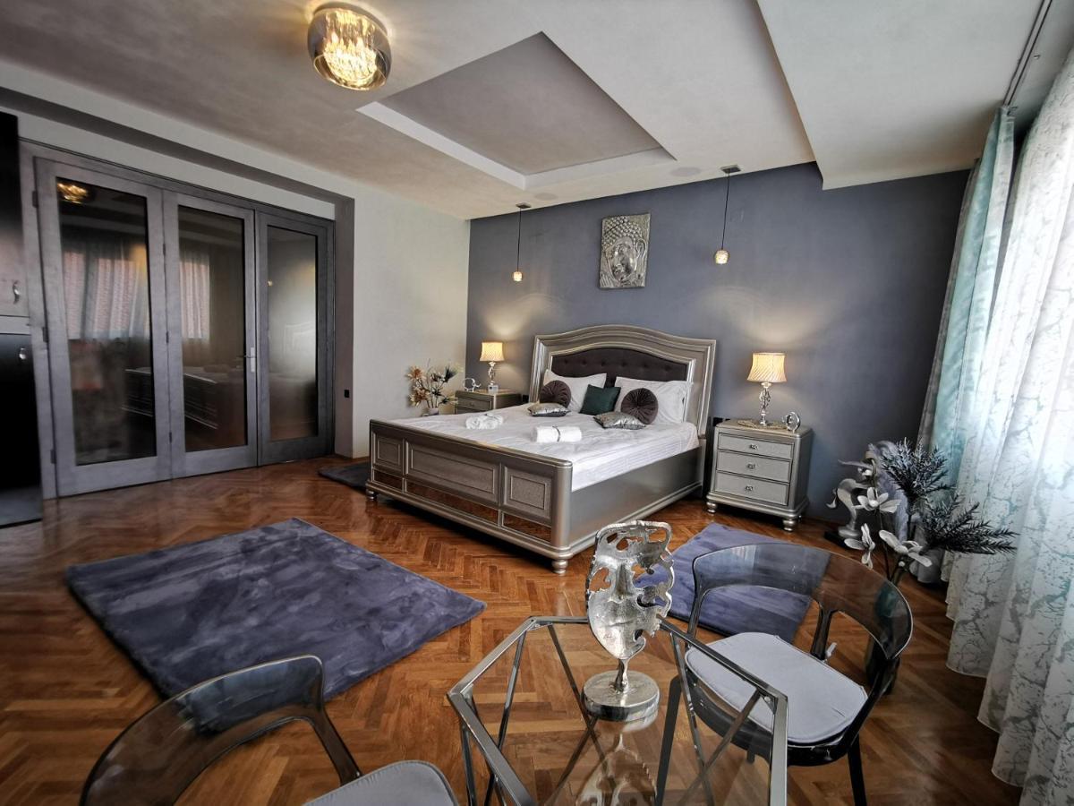Crystal Central Apartment Braşov Extérieur photo
