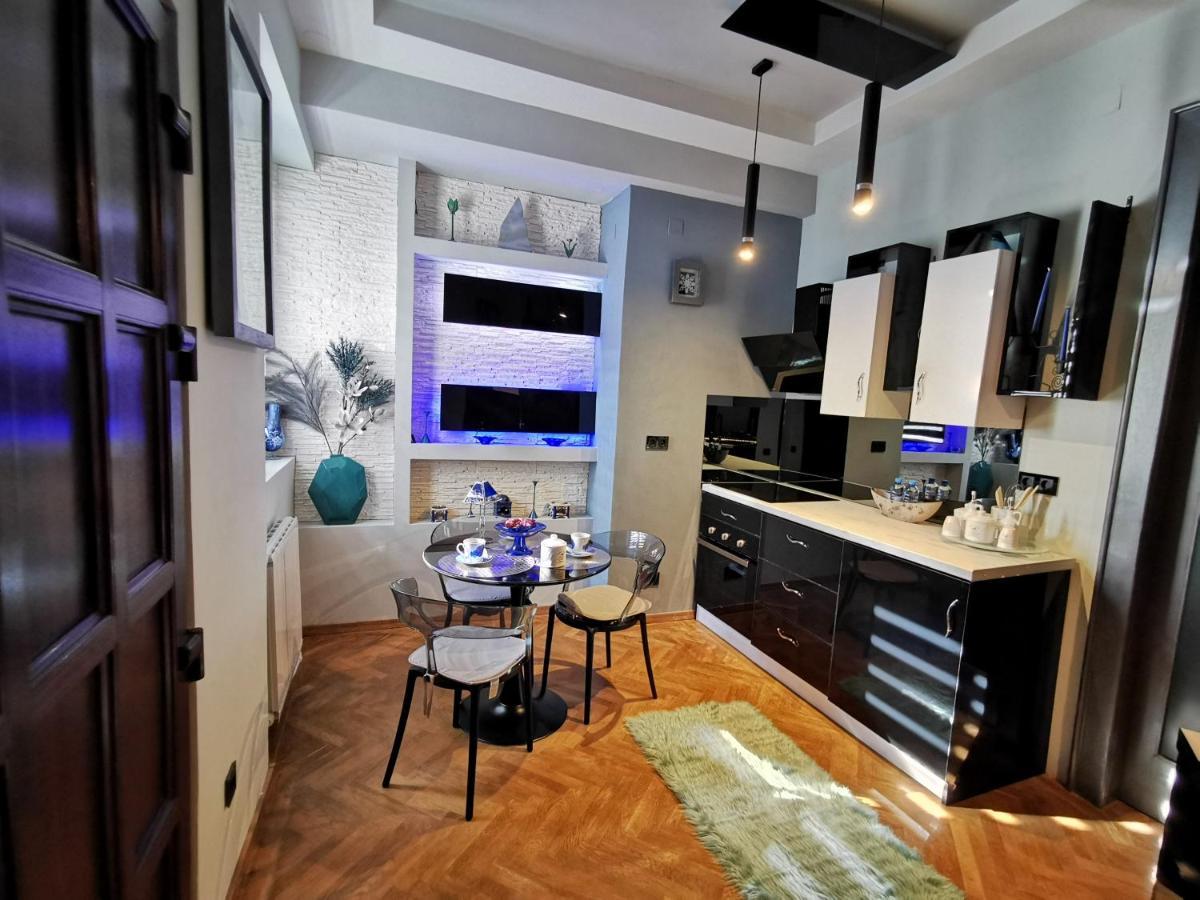 Crystal Central Apartment Braşov Extérieur photo